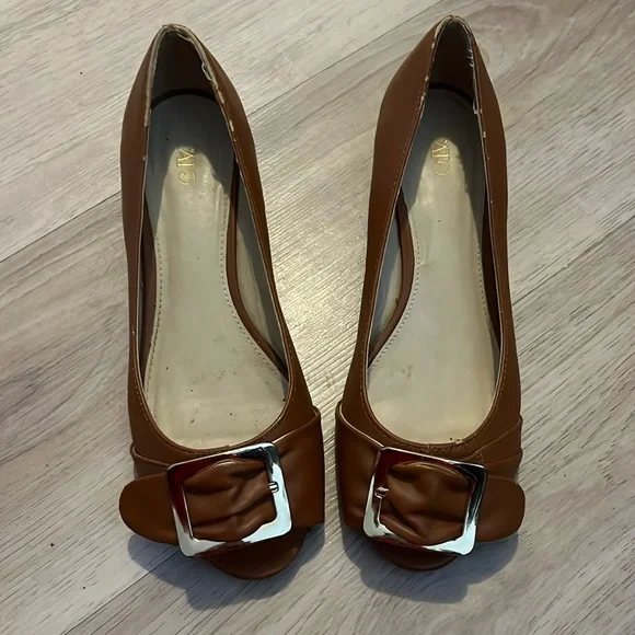 Shoes - Picture 1 of 9